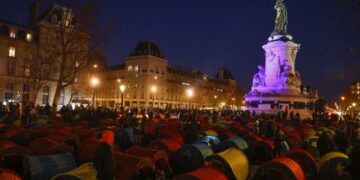 Paris : des centaines d&rsquo;étrangers colonisent la place de la gueuse