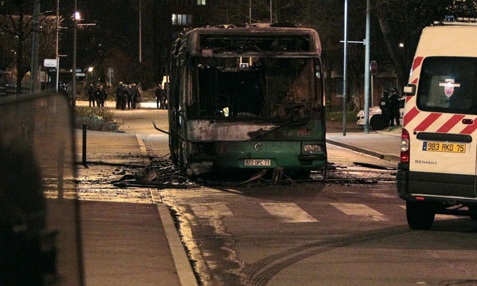 Bus attaqué et incendié à Chennevières-sur-Marne 