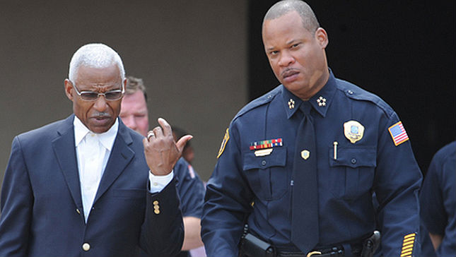 A Ferguson, le chef de la police et le maire étaient blancs, signe du racisme de la ville. A Memphis, le chef de la police et le maire sont Noirs. Preuve évidente de diversité, d'antiracisme, et de tolérance.