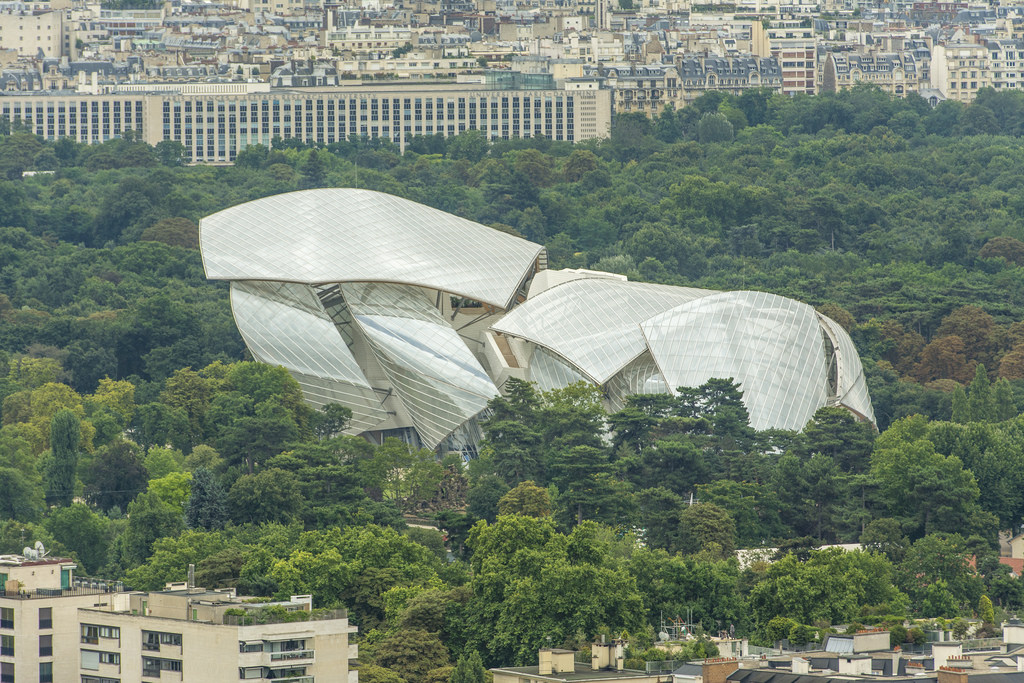 La Fondation Louis Vuitton devant l'architecture de laquelle François s'est extasié - presqu'autant qu'à la dernière pièce de BHL.