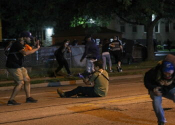 Anarchy in the USA : « protégez-vous, protégez les autres, portez des armes » – par millions !