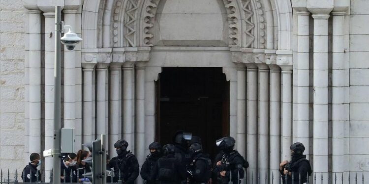 Continuité républicaine : un musulman égorge des fidèles dans une église