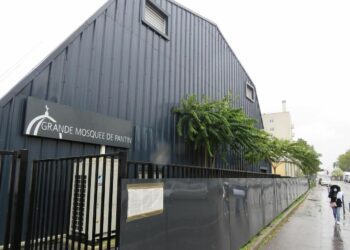La mosquée de Pantin : théâtre du choc Charlie/charia