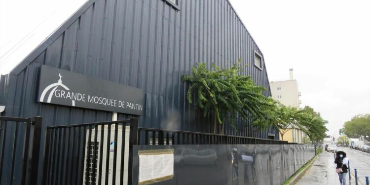 La mosquée de Pantin : théâtre du choc Charlie/charia