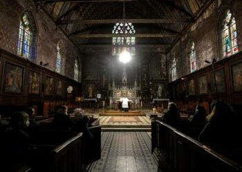 L&rsquo;Église de France saisit le Conseil d&rsquo;État contre la limitation des messes à 30 personnes