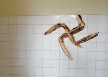 Antifascisme (et journalisme) de pissotière