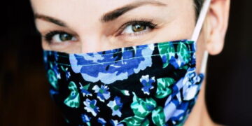 Les ventes de rouge à lèvres chutent de moitié à cause du masque