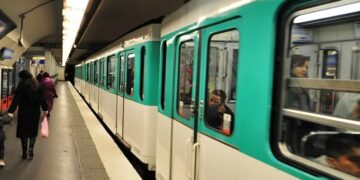 Un voeu de silence général imposé dans le métro