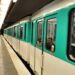 Un voeu de silence général imposé dans le métro