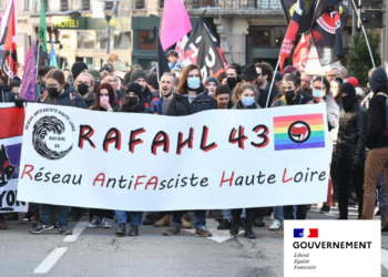 Au Puy en Velay, les Nationalistes tiennent en respect les chiens galeux antifas