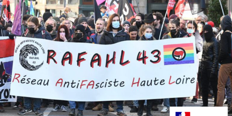 Au Puy en Velay, les Nationalistes tiennent en respect les chiens galeux antifas