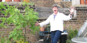 Entretien avec Alison Chabloz : musique, histoire, interdiction de territoire, humour, prison, une artiste engagée !