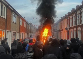 Sur les loyalistes et les nationalistes en Irlande du Nord face aux protestations anti-immigration