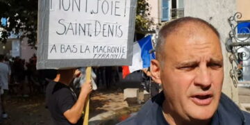 « Montjoie Saint-Denis, à bas la macronie ! » – Yvan Benedetti à Voiron