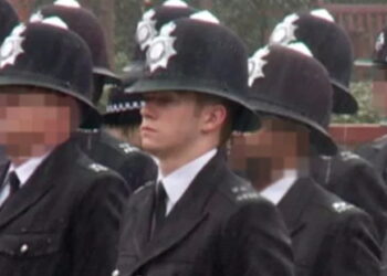 Le Royaume-Uni emprisonne un policier pour appartenance au mouvement « National Action »