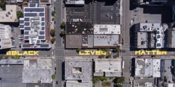 La maire « Black Live Matter » d&rsquo;Oakland contrainte de faire machine arrière sur la réduction de la police face à la flambée de violence