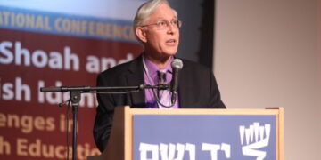 L&rsquo;absence totale de preuves physiques de l&rsquo;Holocauste est la preuve que cela s&rsquo;est produit, explique Ephraim Kaye