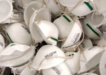 Le rédacteur médical de CBS estime que les Américains devraient porter DEUX masques