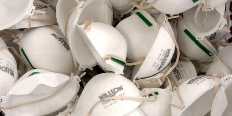 Le rédacteur médical de CBS estime que les Américains devraient porter DEUX masques