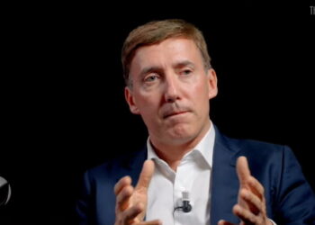 « Macron est le porte-flingue de Rothschild », pour ces paroles le directeur du CNRS se fait lyncher !