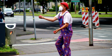 Les golems triplement vaccinés exultent après l’annonce du faux allégement des restrictions