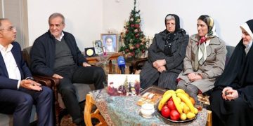 Téhéran : à Noël, le président iranien a rendu hommage à la famille d’un martyr chrétien
