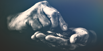 Présidentielle 2022 : Macron annonce la fin des minima sociaux, les bourgeois exultent