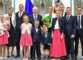 Une mère française de dix enfants a reçu des mains du président Poutine la médaille de Mère Héroïne