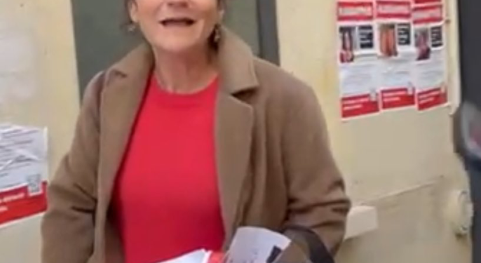 Déferlement de haine sioniste contre Sophie Pommier, coupable d’avoir arraché des affiches de propagande israélienne