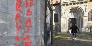 Darmanin indigné des tags sur le centre islamique de Rennes mais absent pour les inscriptions satanistes sur la basilique St-Sernin de Toulouse