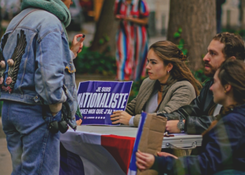 À Paris, la méthode Charlie Kirk s’installe devant les facs