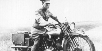 Adolf Hitler – Lawrence d’Arabie, deux mythes se sont frôlés