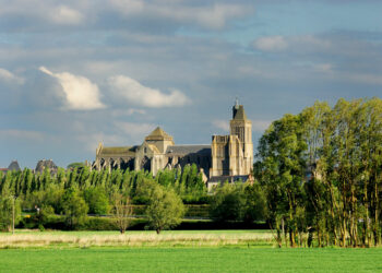 L’écrivain Ken Follett offre 148.000 euros pour restaurer la cathédrale de Dol-de-Bretagne