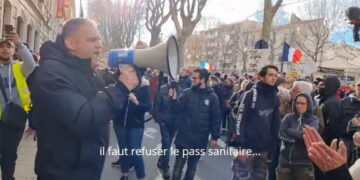 « Macron en prison ! » – Perpignan – 8 janvier 2022
