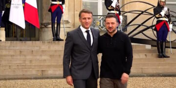 Barnier va ponctionner 60 milliards aux Français alors que Macron a balancé 5 milliards à l’Ukraine