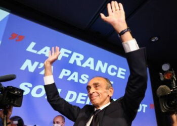 De l’OAZ au ZOG: pour sauver la France, nous avons dû la détruire