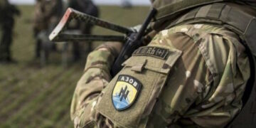 Deux membres d’Azov condamnés pour des crimes contre les civils