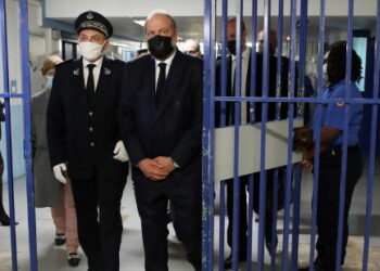 Prisons surpeuplées, que faire ?