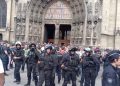 « Nuit Blanche 2026 » : la police déloge violemment les catholiques qui prient contre la profanation de l’église Saint-Laurent