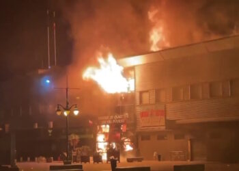 Nouvelle nuit de violentes émeutes en France : révolution nationale et remigration vite !