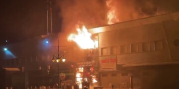 Nouvelle nuit de violentes émeutes en France : révolution nationale et remigration vite !