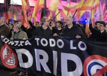 Les Nationalistes : À Madrid, dans la manifestation « Tous pourris »