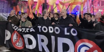 Les Nationalistes : À Madrid, dans la manifestation « Tous pourris »