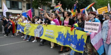 Hidalgo invite le personnel de la Ville de Paris à s’é-Gay-yer à la « Marche des fiertés »