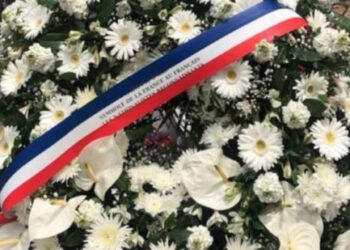 Une gerbe florale pour honorer sainte Jeanne d’Arc