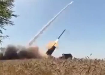 Des HIMARS manquent leurs cibles à cause du brouillage électronique russe