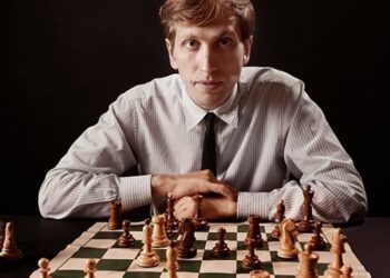 “Noir”, “blanc”, “attaque”… Un compte YouTube dédié aux échecs suspendu pour “contenu nuisible”