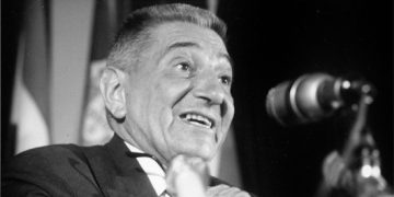 Jean-Louis Tixier-Vignancour, une robe noire au service de la France aux Français