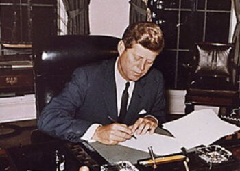 « A Nation of Immigrants » : le faux livre de John Kennedy