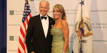 La candidate de Biden au poste d&rsquo;ambassadeur au Brésil bloquée après que des propos antisémites aient refait surface